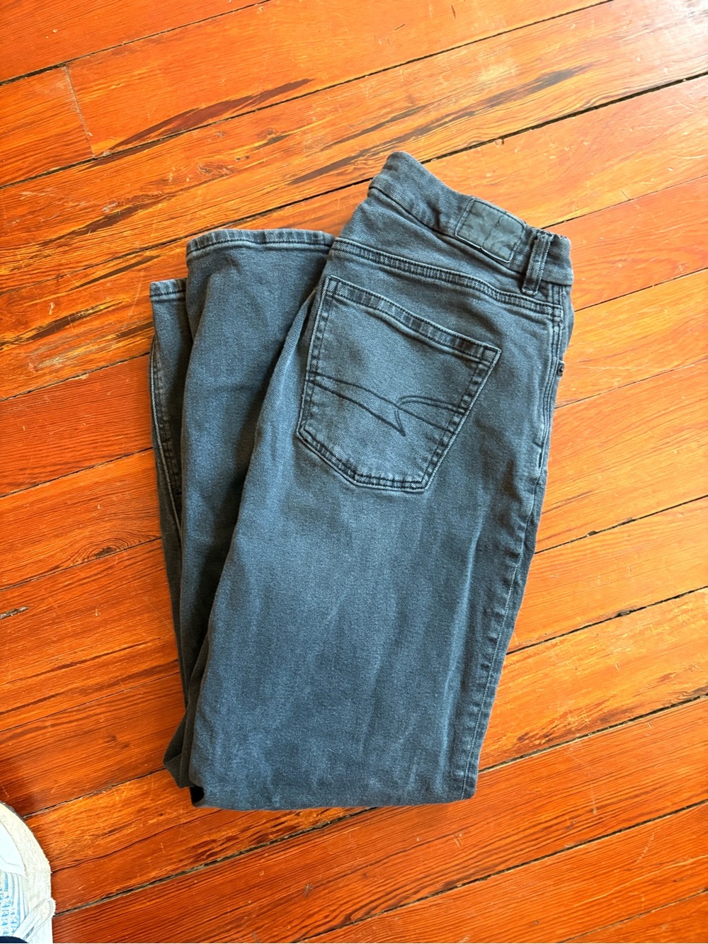 American Eagle Outfitters Women's Straight Leg Jeans in Charcoal Black